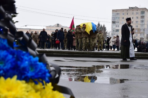 У Шепетівці попрощалися з полковником, який, попри тиск окупантів, у 2014-му не зрадив Україну
