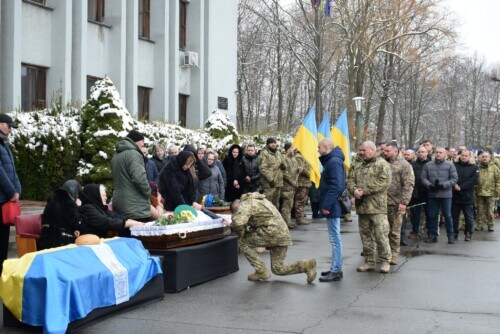 У Шепетівці попрощалися з полковником, який, попри тиск окупантів, у 2014-му не зрадив Україну