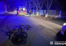 16-річний мотоцикліст та його подруга розбилися на Хмельниччині
