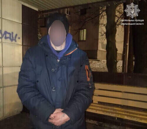 На Хмельниччині чоловік не зміг пояснити чому перебуває на вулиці під час комендантської години