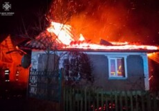 Під час пожежі на Хмельниччині травмувався 91-річний власник домоволодіння