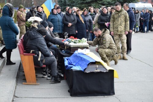 У Шепетівці попрощалися зі снайпером, який був взірцем мужності й патріотизму