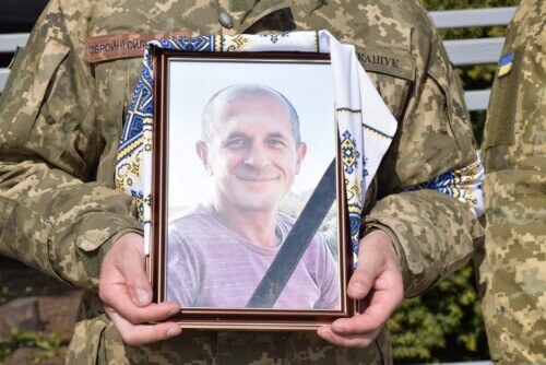У Шепетівці попрощалися зі снайпером, який був взірцем мужності й патріотизму