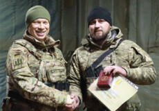 Стійкий, рішучій та відповідальний: сержанта із Шепетівщини нагородив Сирський