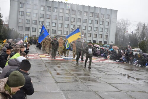 У Шепетівці попрощались із 20-річним військовим з позивним «Ред»