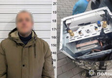 У Хмельницькому поліцейські «на гарячому» затримали чоловіка, який викрадав котли із новобудов