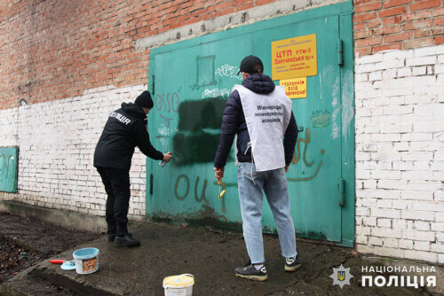 У Хмельницькому поліції довелося замальовувати «рекламу»