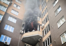 На Хмельниччині із палаючої квартири винесли двох дітей