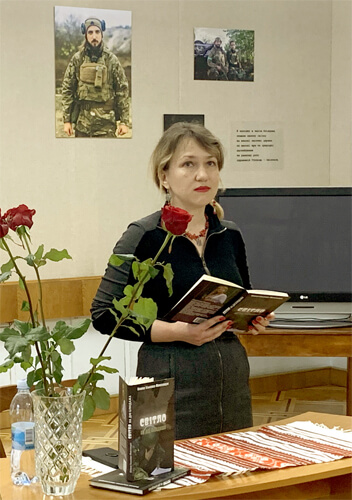У присутніх одразу заблищали сльози: поетеса із Шепетівщини виступила в Національному музеї літератури України