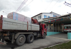 На Шепетівщину доставили генератор, який за потреби живитиме корпус медичного закладу