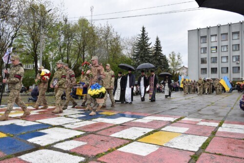 Віддали останню шану воїну з позивним «Маріуполь», якому Шепетівка припала до душі