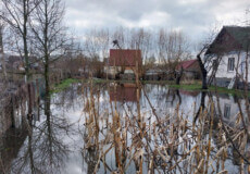 На Шепетівщині внаслідок негоди затопило будинок та прилеглу територію