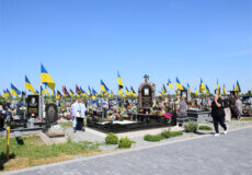 У День Героїв Шепетівська громада вшанувала загиблих на війні земляків