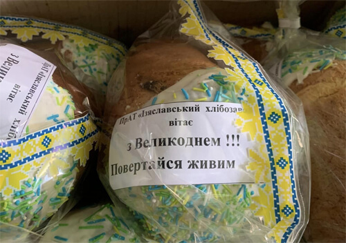 Освячені паски та інші смаколики із Шепетівщини вже прямують до захисників