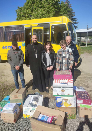 Освячені паски та інші смаколики із Шепетівщини вже прямують до захисників
