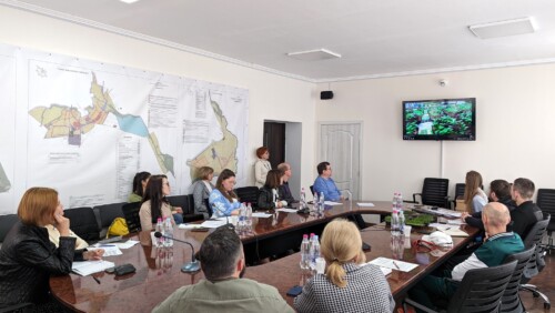 В громаді на Шепетівщині говорили про вирощування мікрозелені та пробували на смак головні плоди проєкту
