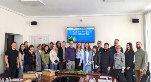 В громаді на Шепетівщині говорили про вирощування мікрозелені та пробували на смак головні плоди проєкту