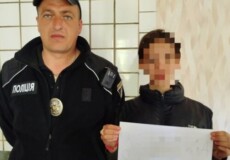 На Хмельниччині полісмени повернули на уроки ученицю, яка прогулювала навчання