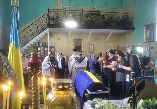 Народився на Донеччині й загинув у бою за неї: на Шепетівщині попрощалися із мужнім воїном