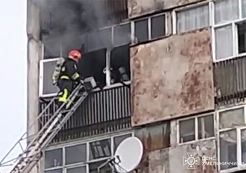 У квартирі на Шепетівщині рятувальники виявили жінку без ознак життя