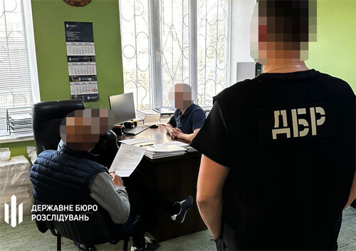 На Хмельниччині викрито працівника судової охорони, який за гроші обіцяв «домовитися» з ДБР