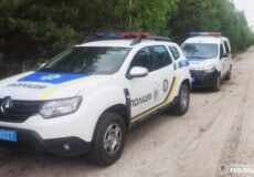 У сусідній із Хмельниччиною області шукають жінку, яка зникла при зборі ягід у лісі