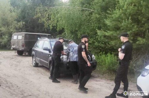 У сусідній із Хмельниччиною області шукають жінку, яка зникла при зборі ягід у лісі