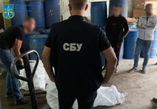 У селі на Хмельниччині п’ятеро чоловіків облаштували фабрику з виробництва оковитої
