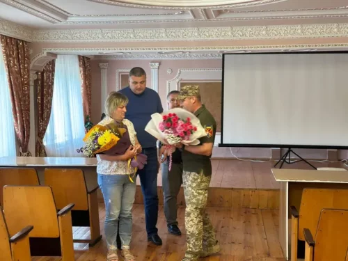 Державну нагороду вручили дружині загиблого військового із Шепетівщини