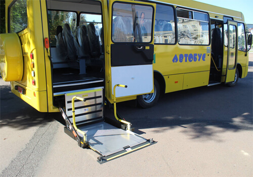 Громада на Хмельниччині отримала новий шкільний автобус від міжнародних партнерів