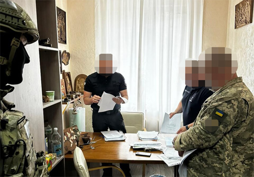 У сусідній із Хмельниччиною області затримали сина посадовця ТЦК