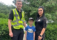 На Хмельниччині дівчинка привела зниклу дитину до поліції