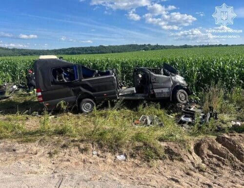 У жахливій ДТП за участі автобуса «Рівне–Хмельницький» загинули 14 осіб: за життя мешканки Нетішина борються медики