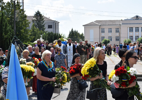 У Шепетівці провели в останню путь захисника із позивним «Блютуз»