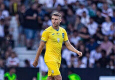 Відомий футболіст скористався послугами міграційної служби на Хмельниччині