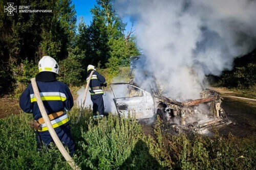 У селі на Шепетівщині під час пожежі сухостою травмувався літній чоловік