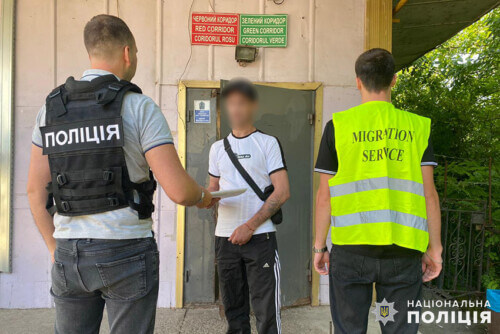 Чергового нелегала з росії, який відбував покарання в Шепетівській виправній колонії, готують до видворення