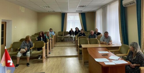 У громаді на Хмельниччині батьків, які неналежно виконують свої обов’язки, зібрали в одній залі