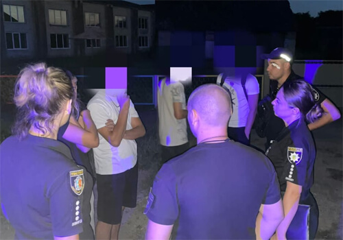 На Хмельниччині повз поліцейських «пролетіло» авто, з салону якого лунала гучно музика