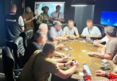 Підпільний покерний клуб діяв у сусідній із Хмельниччиною області: запрошення надсилали через Telegram
