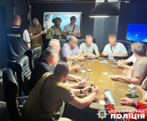 Підпільний покерний клуб діяв у сусідній із Хмельниччиною області: запрошення надсилали через Telegram