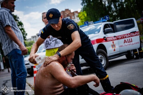 У Хмельницькому горів магазин: небайдужий чоловік намагався самотужки ліквідувати займання вогнегасником