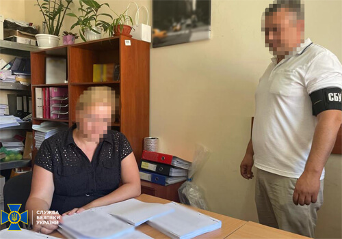 У сусідній із Хмельниччиною області викрили посадовицю лікарні на «відкатах»