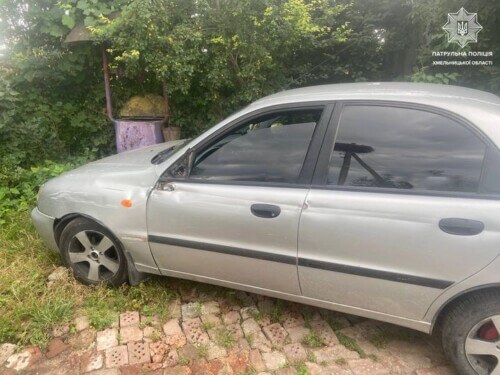 У Хмельницькому водій протаранив дві автівки та зник з місця події