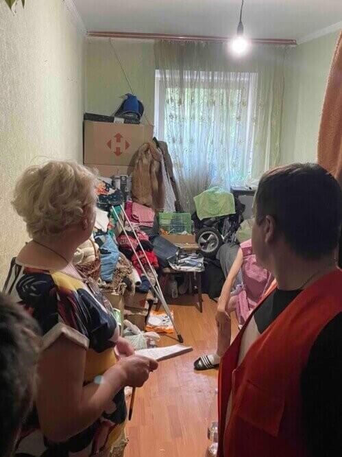 Недостатньо їжі та канцелярії, бруд та зловживання спиртним: у громаді на Хмельниччині батьки не виконують обов'язки