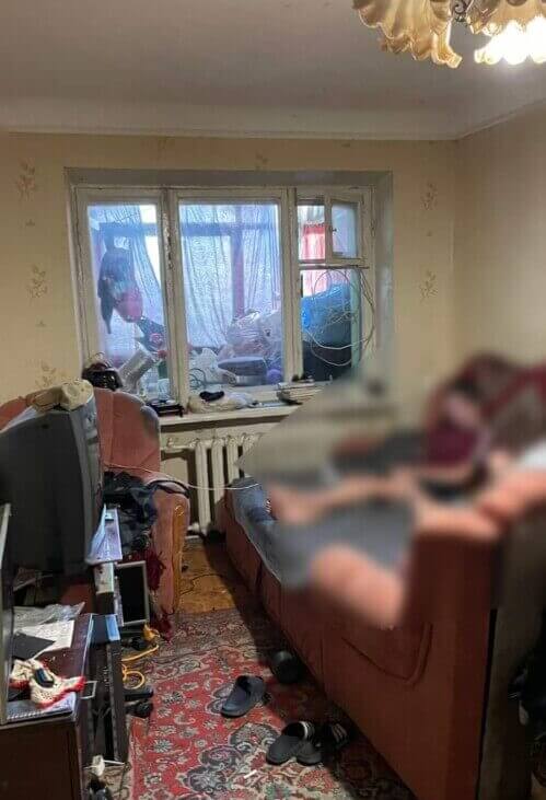 Недостатньо їжі та канцелярії, бруд та зловживання спиртним: у громаді на Хмельниччині батьки не виконують обов’язки