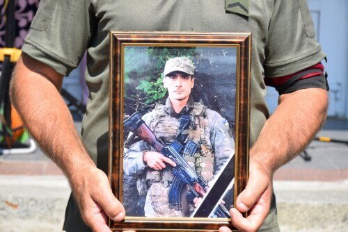 Маючи бронь, він пішов воювати: у Шепетівці попрощалися із загиблим Захисником