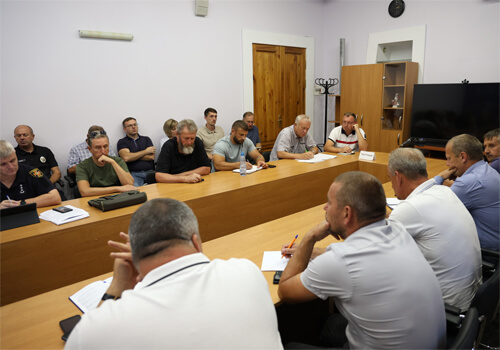 На Хмельниччині провели нараду з керівниками громад щодо переходу усіх шкіл в офлайн навчання