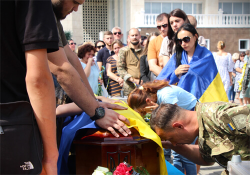 У громадах Шепетівщини сьогодні вшановують загиблих захисників України