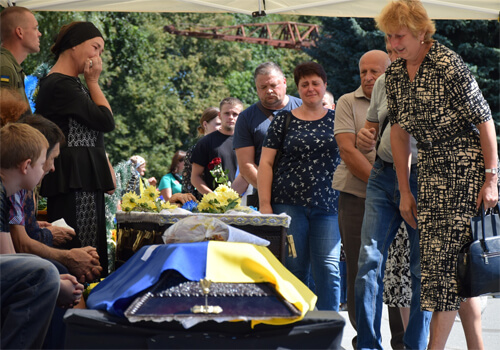 Був із «золотими» руками й світлою душею: у Шепетівці прощалися із захисником